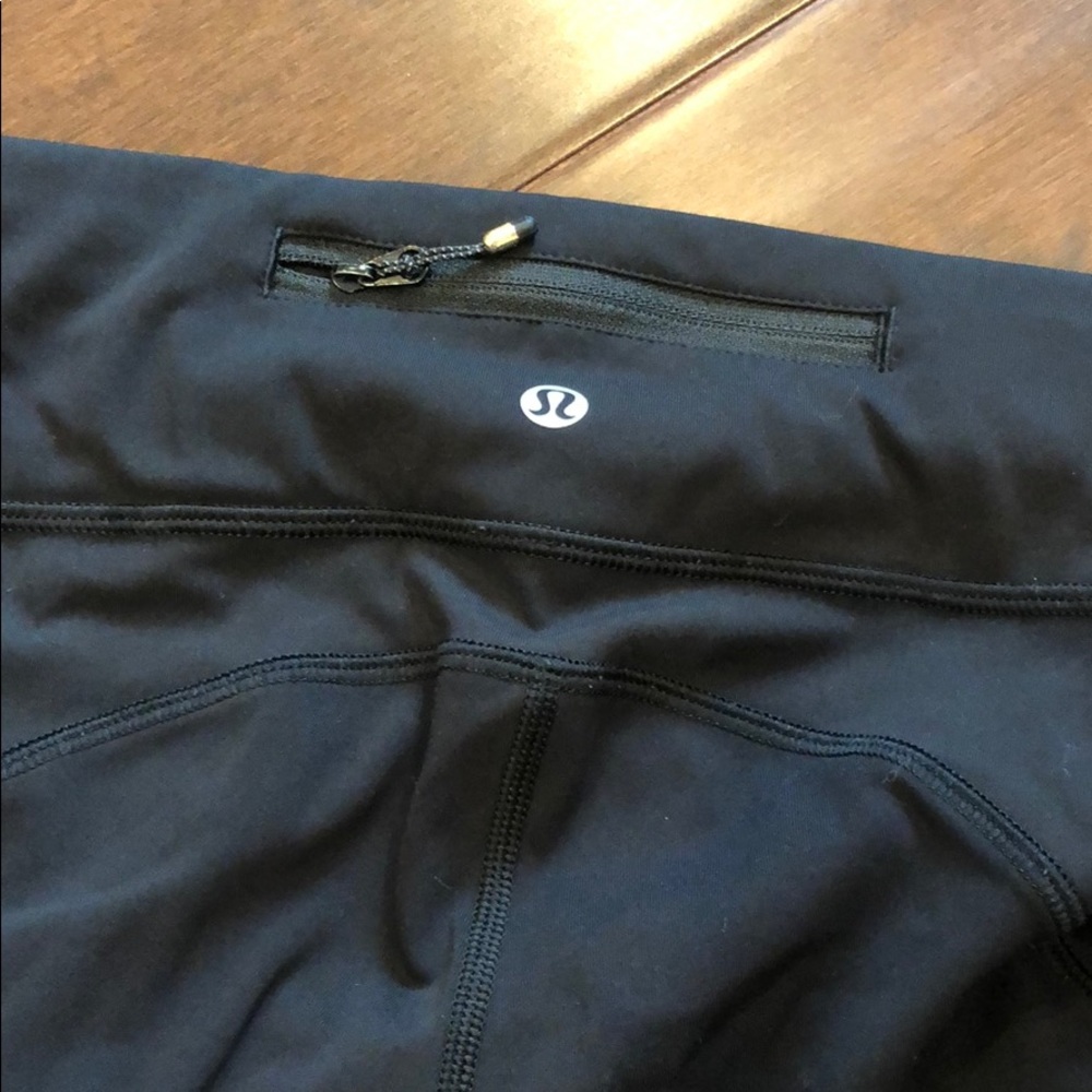 LULULEMON black leggings side pockets